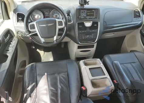 2015 Chrysler Town & Country Touring z USA, uszkodzony, nr VIN 2C4RC1BG0FR602460